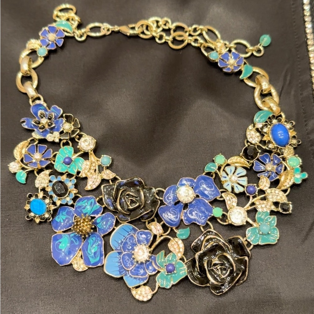 Blue Garden flower necklace
